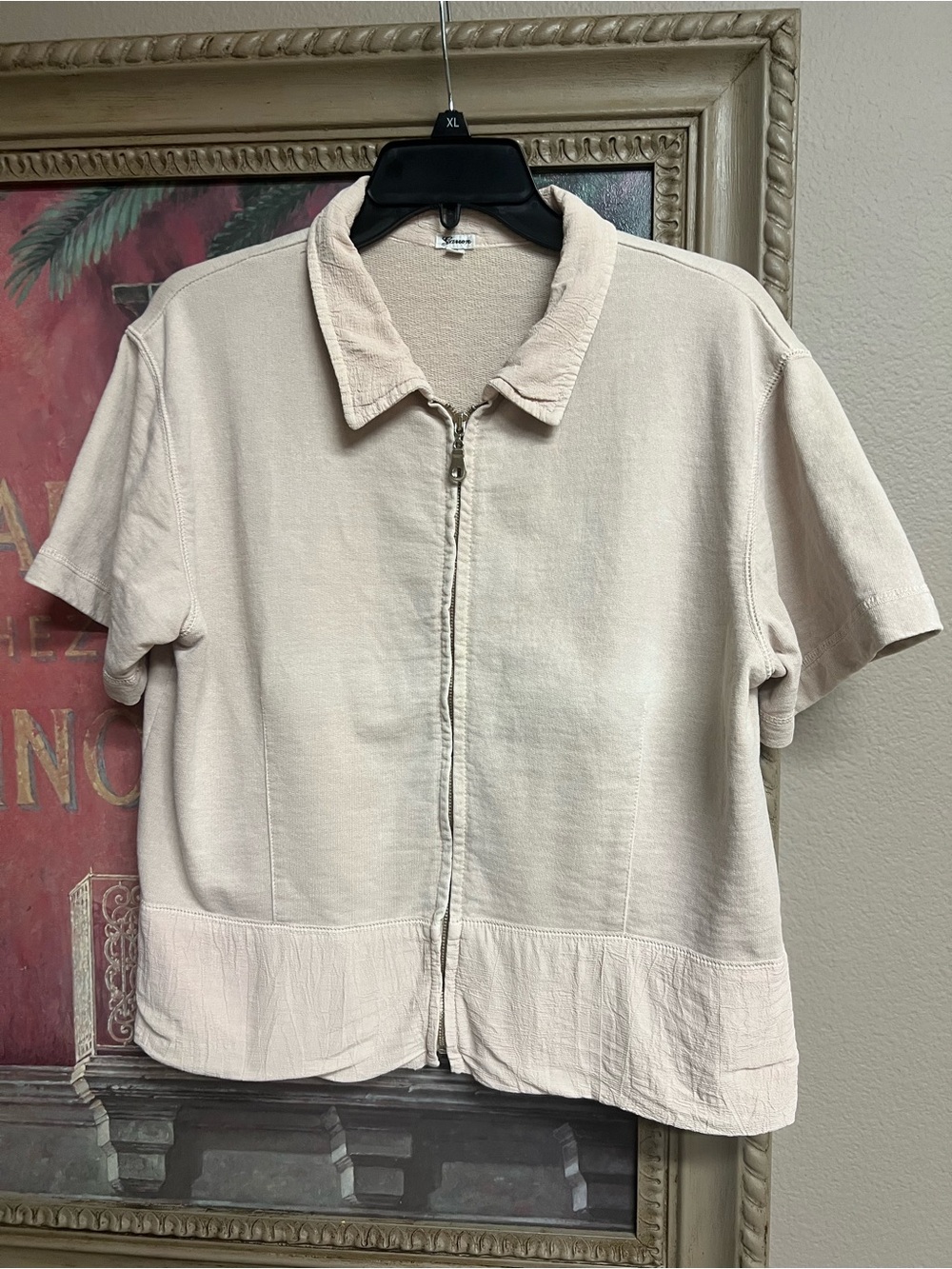 Vintage Garron Women's Pale Pink Short-Sleeve Zip-Front Top